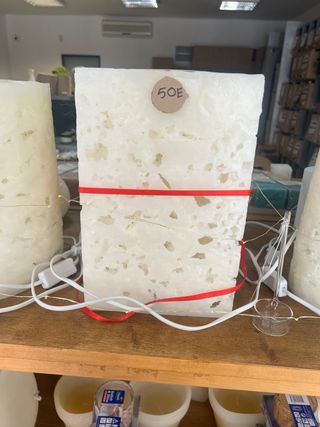 Lámpara de cera blanca decorativa