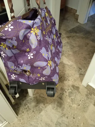 Bolso de viaje con ruedas morado