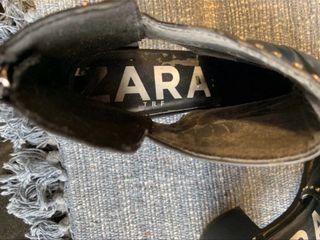 Botines negros con tachuelas