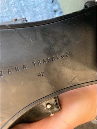 Botines negros con tachuelas