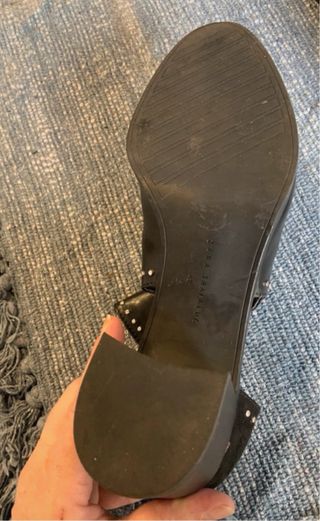 Botines negros con tachuelas