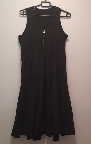 Vestido negro fluido con cremallera