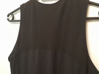 Vestido negro fluido con cremallera