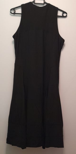 Vestido negro fluido con cremallera