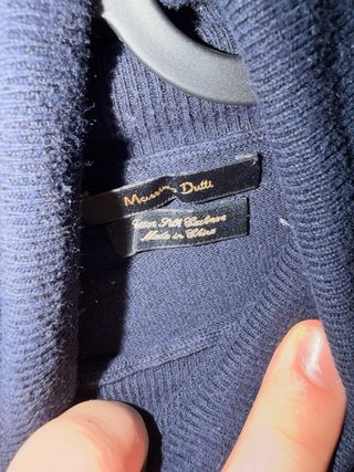 Jersey negro cuello alto