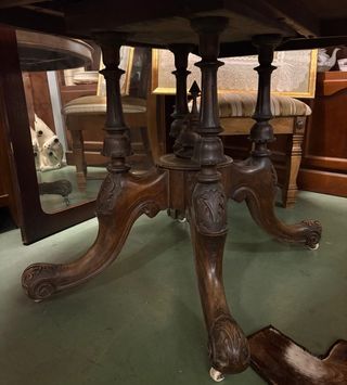 Mesa Oval Antigua de Madera