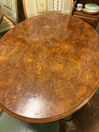 Mesa Oval Antigua de Madera