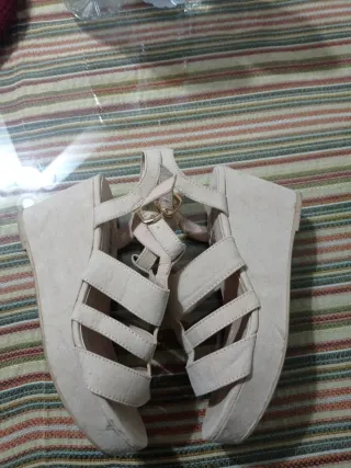 Sandalias Beige Cuña