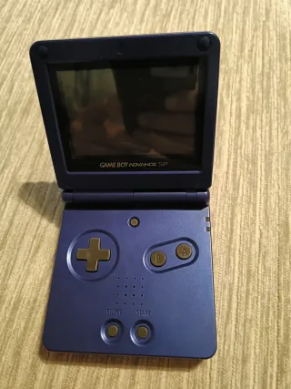 Game Boy Advance SP + Pokémon Esmeralda
