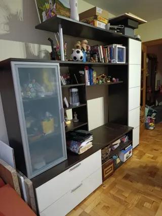 Mueble de salón. Estantería en madera wengue.