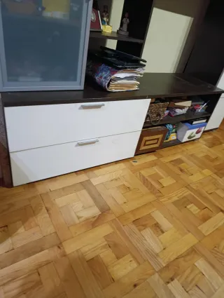 Mueble de salón. Estantería en madera wengue.