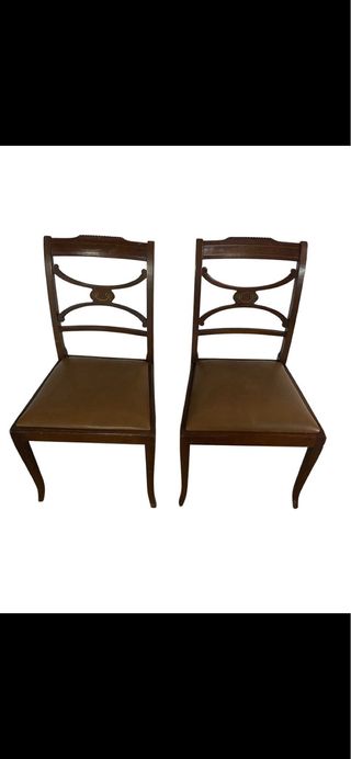 Juego de 2 sillas de madera y cuero