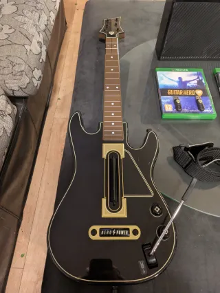 Xbox One + 2 chitarre + Giochi e cavi