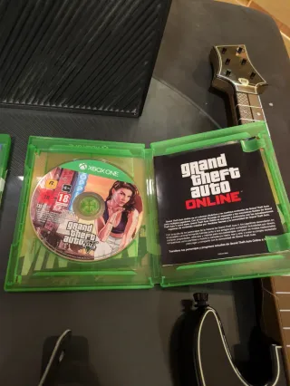 Xbox One + 2 chitarre + Giochi e cavi