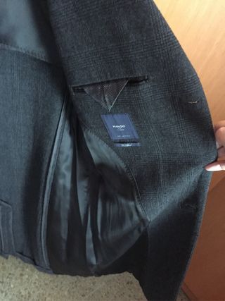 Abrigo Mango. Lana 52% y poliéster 48%