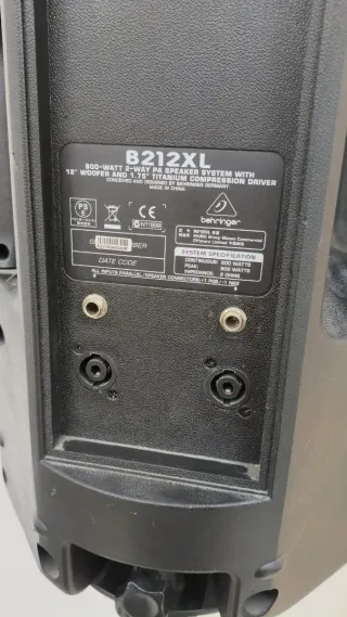 Altavoces Behringer Negros