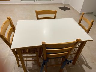 Mesa de cocina madera con sillas