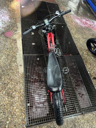 Bicicleta Eléctrica Roja