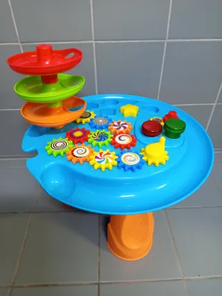 Mesa de Atividades Infantil Colorida