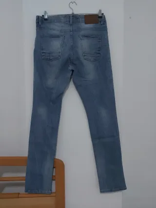 Pantalón vaquero Pull&Bear desgastado Talla L