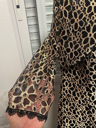 Vestido negro y dorado con torera