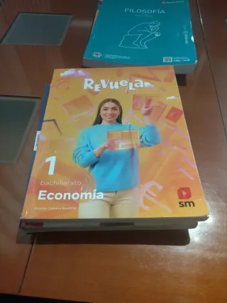 Economía. 1 Bachillerato. Revuela