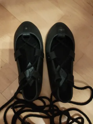 Abarcas goma negras T.32