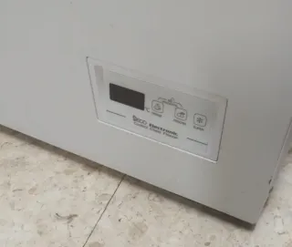 Arcón congelador ( seminuevo ) 91x52x85 CMS