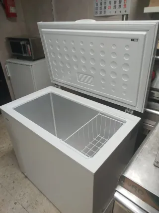 Arcón congelador ( seminuevo ) 91x52x85 CMS