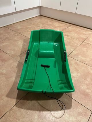 Trineo verde para niños