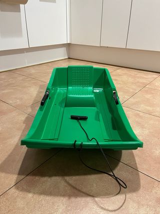 Trineo verde para niños