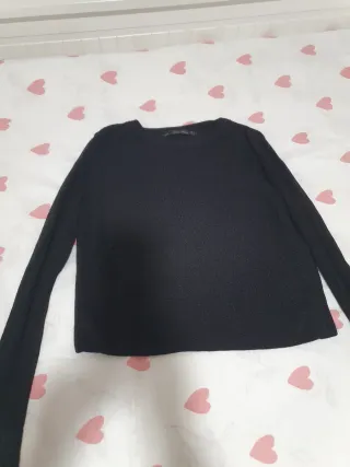 Ropa festiva beige y dorada