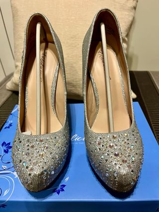 Zapatos de tacón Pleaser con pedrería