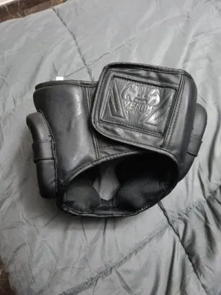 Casco de boxeo Venum