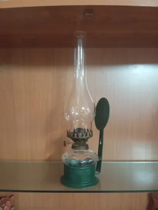 Lámpara de aceite antigua verde