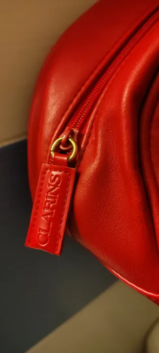 Bolso de mano rojo