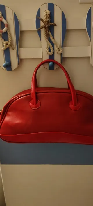Bolso de mano rojo