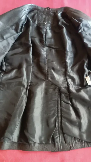 Chaqueta de piel negra