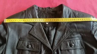 Chaqueta de piel negra