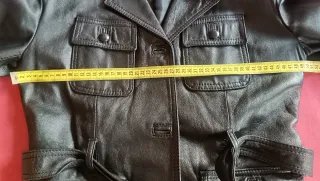 Chaqueta de piel negra