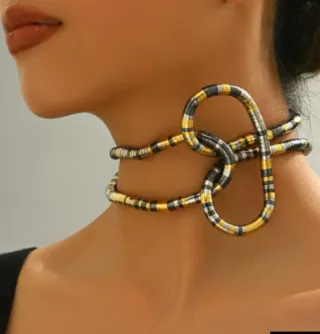 Bracciale rigido effetto serpente