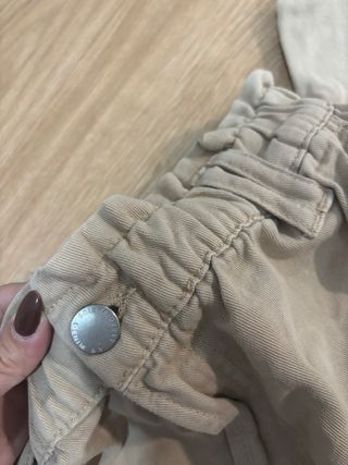 Pantalón camel Stradivarius