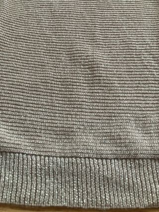 Jersey dorado con brillos y blanco