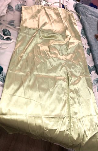 Vestido lencero verde satinado