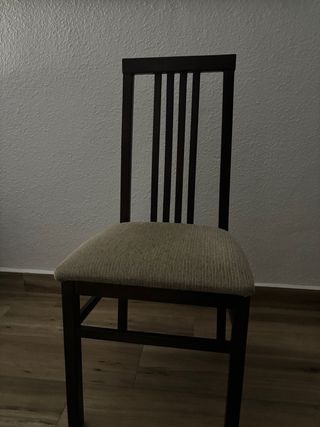 Mesa de comedor con 4 sillas