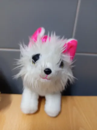 Pelúcia leão e gatinho branco