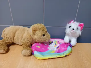 Pelúcia leão e gatinho branco