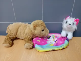 Pelúcia leão e gatinho branco