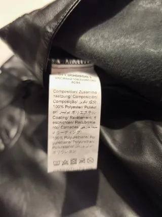 Pantalón negro efecto piel