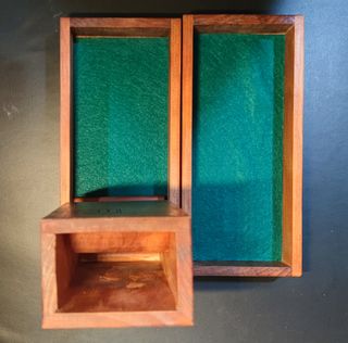 Torre de dados artesanal de madera